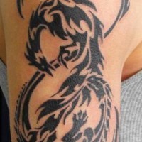 Tribal Phönix schwarze Tinte Tattoo