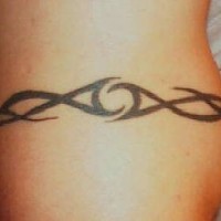 Bracelet tribal tattoo with circle in the middle