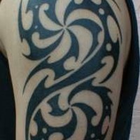 Shoulder tattoo with tribal black vortexes