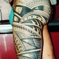 Big tribal leg tattoo with a lot of lines