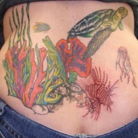 Tatuaggio colorato la tartaruga & il fondo del mare