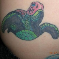 Tatuaggio carino la tartaruga verde rossa