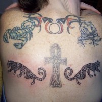 Tatuaggio sulla schiena la croce & la tigre & il scorpione