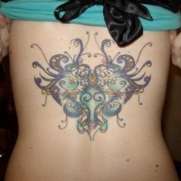 Tatuaggio grande sulla schiena il disegno colorato