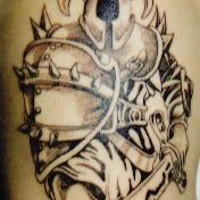 Tatuaje con viking armado y con gran espada
