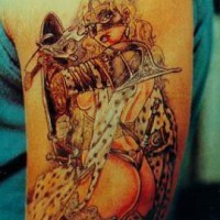 Sexy Frau-Wiking Tattoo in Farbe