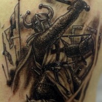 Tatuaje con la escena de batalla entre los guerreros con las banderas