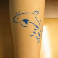 Schönes blaues  Delphin Tattoo