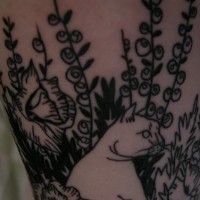 gatto bianco in cespugli opera d'arte tatuaggio