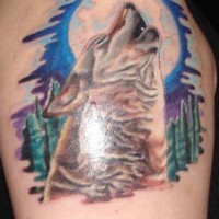 Wolf heult auf den Mond Tattoo