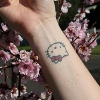 Hello Kitty Handgelenk Tattoo