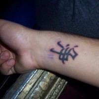 Hieroglyphe Tattoo auf  Innenseite der Hand