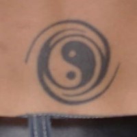 Tatuaje clásico Yin yang  en negro