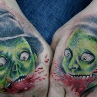 Tatuaje la pareja de los zombies mordiendo