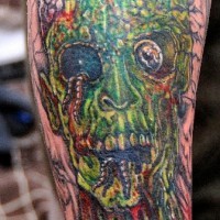 Tatouage horrifique zombie avec 	plaie crânio-cérébrale
