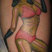 Tatouage fille zombie dans le pin-up style dans la belle lingerie