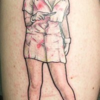 Tatuaje la zombi con cuchillo en la mano
