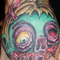 Kopf eines kleinen Zombie-Mädchens Tattoo