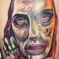 Tatuaje extravagante de la cara femenina-zombi