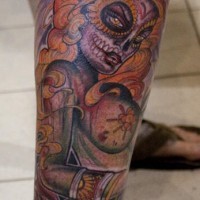 Tatuaje la zombi con la ornamentación tribal