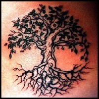 Baum mit Ästen und Wurzeln Tattoo-Design für Frauen und Männer