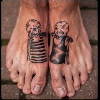 Two skeletons tattoo on feet by Kim Craftz