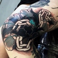 Typische farbige Kette und Blume Tattoo auf Knie