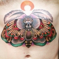 Typisches im illustrativen Stil Bauch Tattoo mit großem Schmetterling