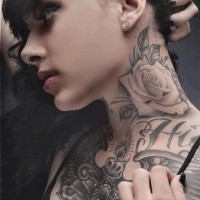 U3D realistico nero e bianco e nero fiore rosa tatuaggio su collo