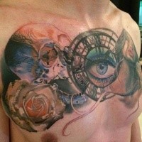 Unglaublich aussehendes farbiges Brust Tattoo des menschlichen Schädels mit Rose und Frau
