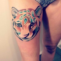 Einzigartiger Tiger Aquarell Tattoo-Design am Schenkel
