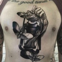 Ungewöhnliche Bemalung von Michele Zingales in Schwarzarbeit Stil Brust und Bauch Tattoo von Gas Lampe mit Schmetterlingen