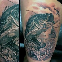 molto realistico nero e bianco pesce con l 'esca tatuaggio su coscia