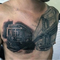 Tatuaje en el pecho,  tren viejo retro y puente detallado