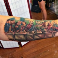 bello realistico multicolore guardando la cena del Signore quadro tatuaggio su braccio