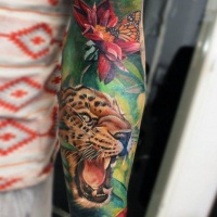 Tatuaggio realistico sul braccio la testa del leopardo & il loto  by Dave Paulo