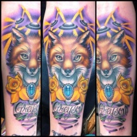Farbenfrohes Porträt von Fuchs mit Namen Tattoo von Megan Massacre