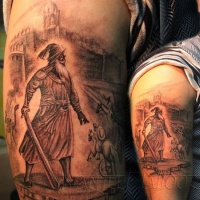 Tatuaje en el brazo, guerrero anciano y asalto a la fortaleza