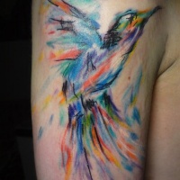 Tatuaje en el brazo, pájaro abigarrado