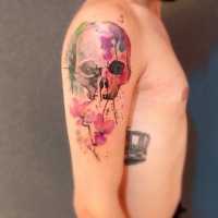 Watercolor skull tattoo by Cassio Magne