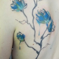 Watercolor style cool looking scapular tattoo of various flowers