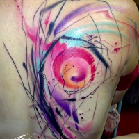 acquerello stile dipinto multicolore tatuaggio su spalla