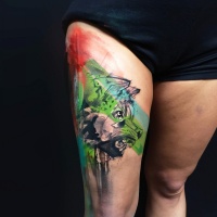 Watercolor style thigh tattoo of wolf head