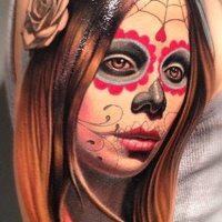 Tattoo von junger süßer Santa Muerte Frau