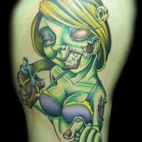 Zombie-Mädchen mit Herzen Tattoo