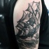 3D realistico nero e bianco vecchia nave a vela tatuaggio su braccio