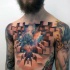 Tatuaje en el pecho,  espacio con formas geométricas