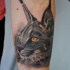 Tatuagem de braço muito detalhado em estilo 3D de caracal com olhos amarelos