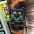 Tatuaje en el brazo, monstruo divertido fascinante 3D de dibujos animados