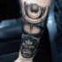 Tatuaje en el antebrazo, máscara de samurái increíble
